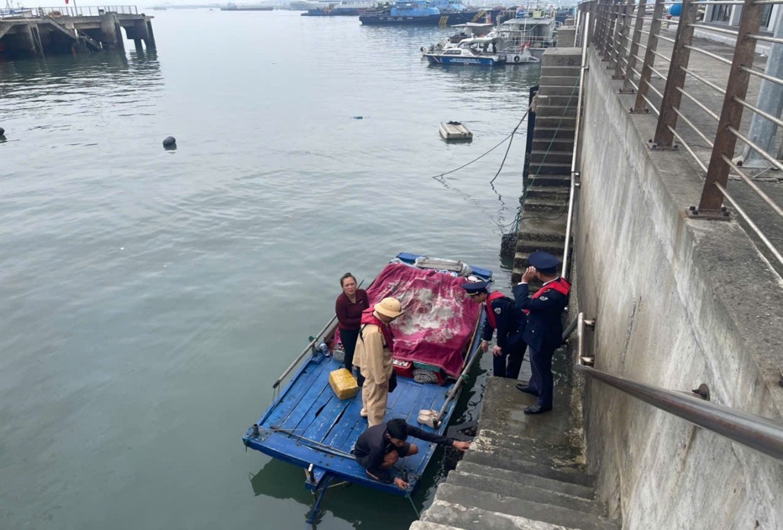 Xác minh, phương tiện đeo bám bán hàng rong trên vịnh Hạ Long theo phản ánh của du khách