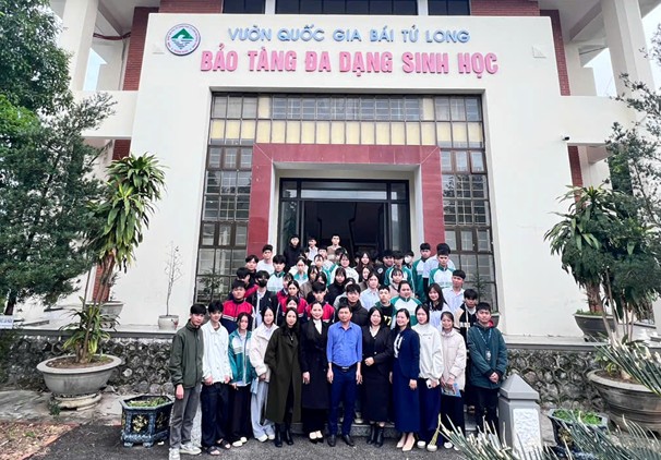 TRUNG TÂM BẢO TỒN VQG BÁI TỬ LONG, BAN QUẢN LÝ DI SẢN THẾ GIỚI VỊNH HẠ LONG – YÊN TỬ ĐÓN ĐOÀN TRUNG TÂM GDNN–GDTX TỈNH QUẢNG NINH, PHÂN HIỆU VÂN ĐỒN THAM QUAN, HỌC TẬP THỰC TẾ