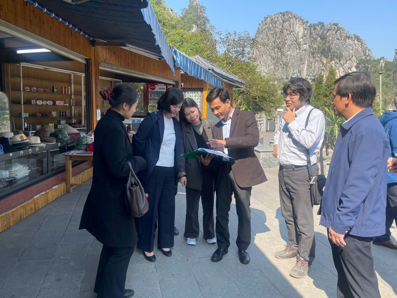 Ban Quản lý di sản thế giới vịnh Hạ Long – Yên Tử đón tiếp và làm việc với đoàn Đại sứ quán Nhật Bản tại Việt Nam