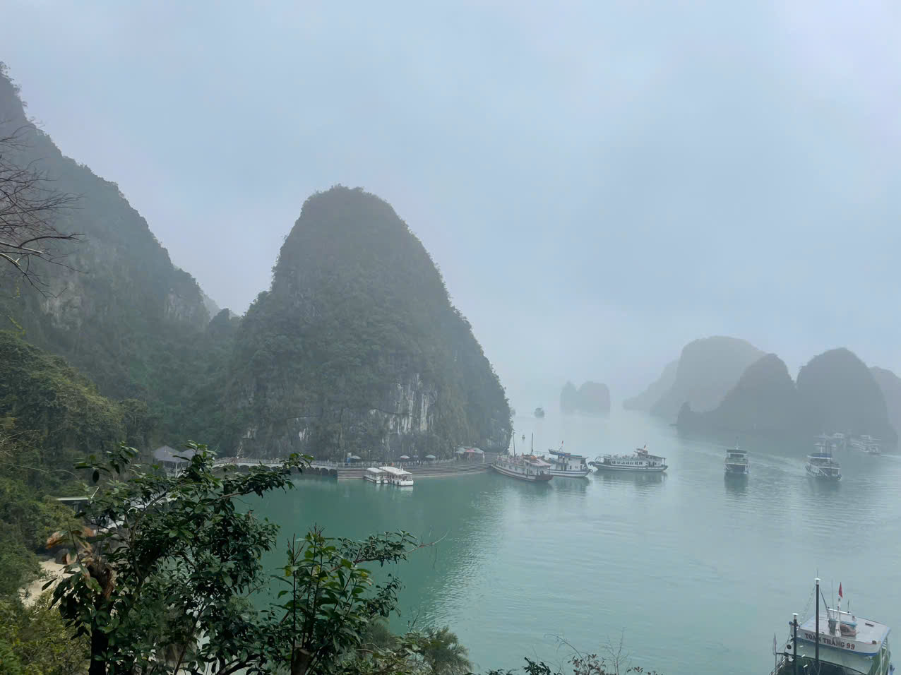 Hạ Long mây phủ