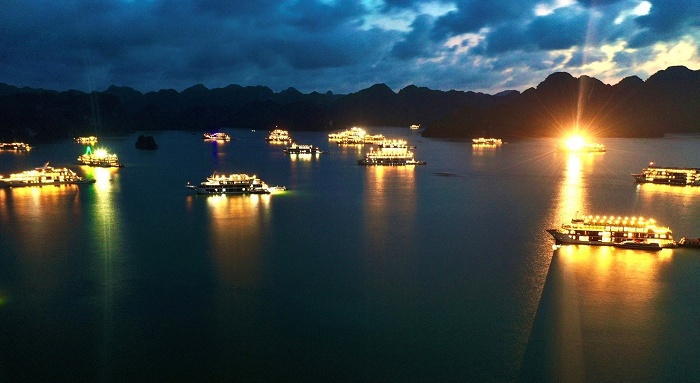 Hạ Long về đêm