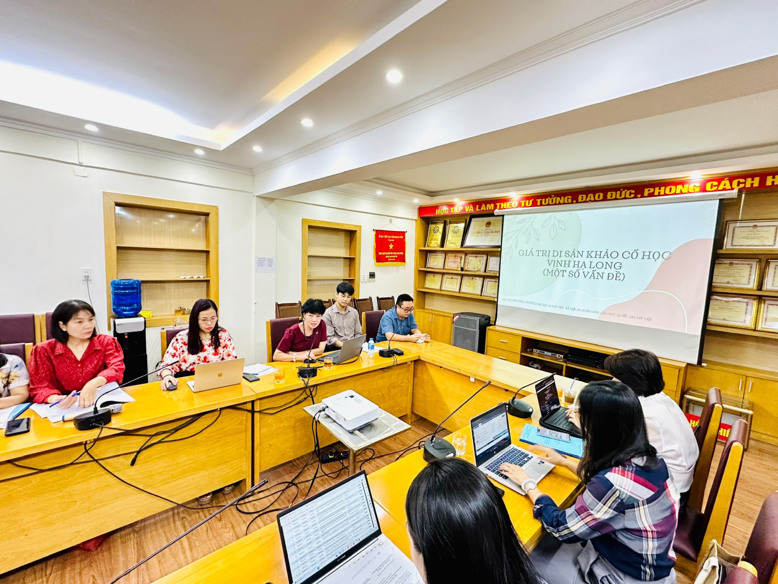 Tập huấn nghiệp vụ nhận diện di tích, di vật các địa điểm khảo cổ trên vịnh Hạ Long
