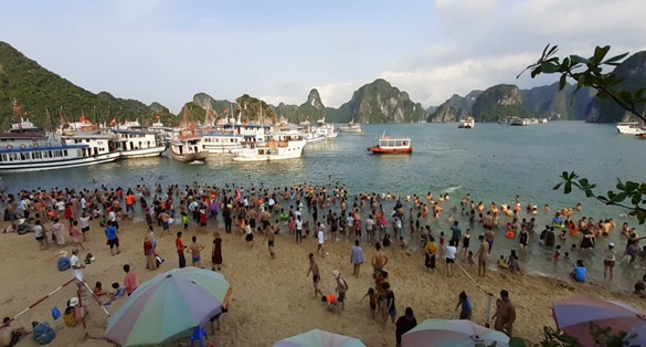 Áp dụng chính sách kích cầu, khách thăm vịnh Hạ Long tăng đáng kể