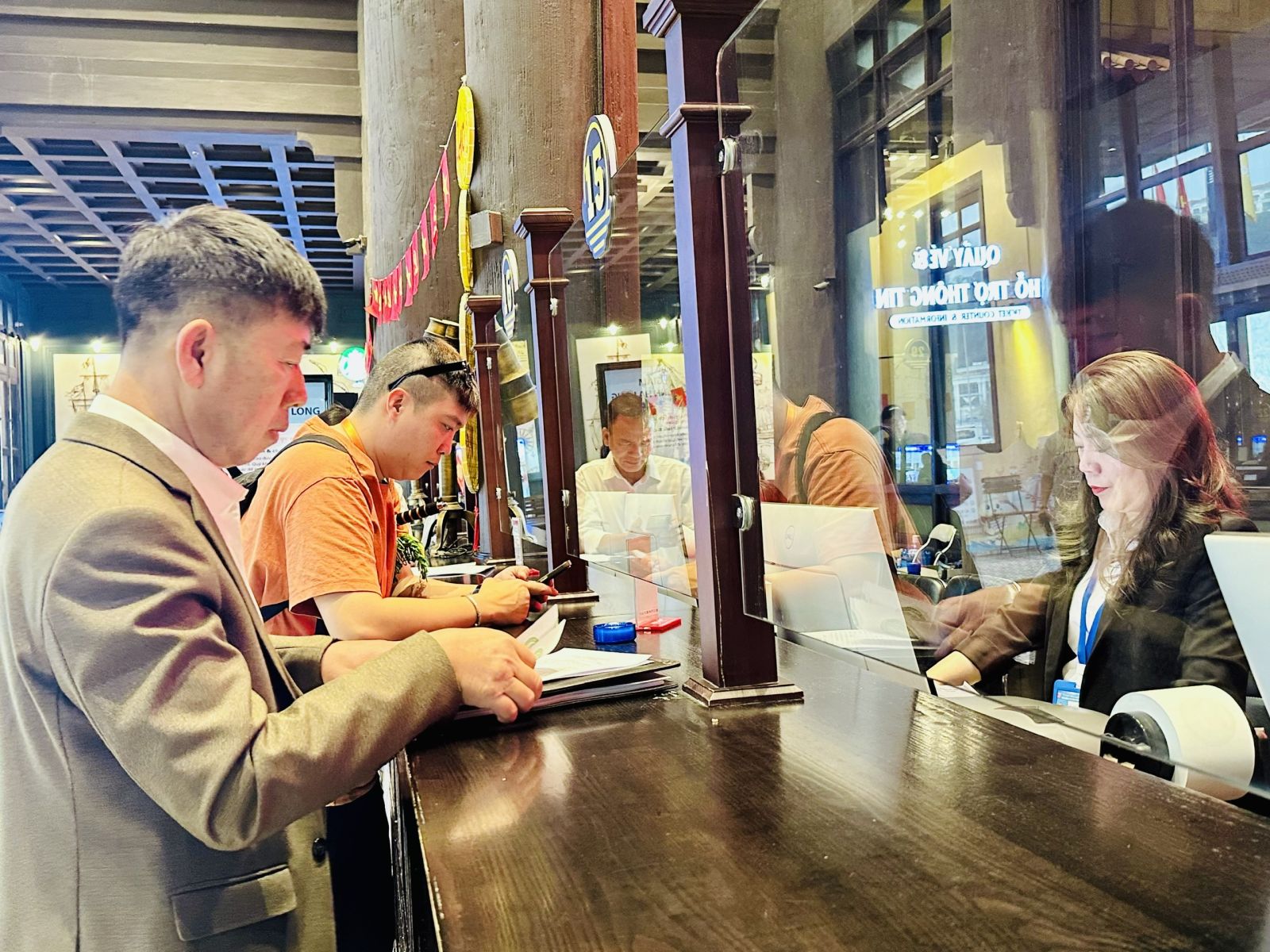 9 ngày nghỉ Tết, vịnh Hạ Long đón  74,428 lượt khách tham quan