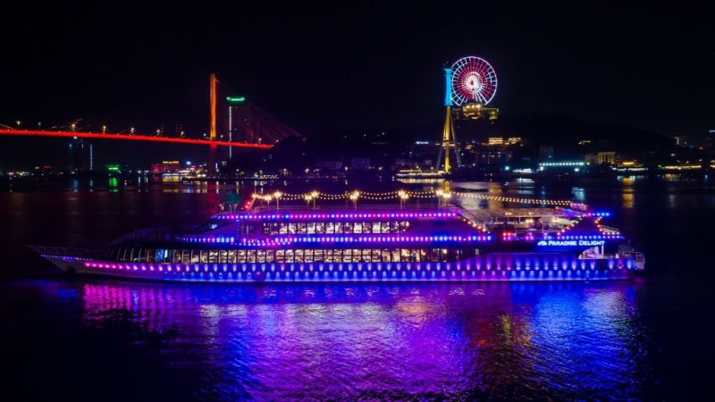 Phố đêm du thuyền