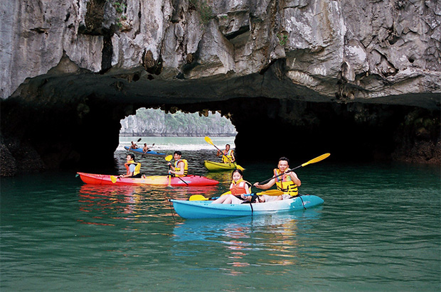 Kiểm tra hoạt động dịch vụ kayak, đò chèo tay, xuồng cao tốc trên vịnh Hạ Long