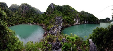 Tuyệt đẹp những hồ nước mặn trên vịnh Hạ Long