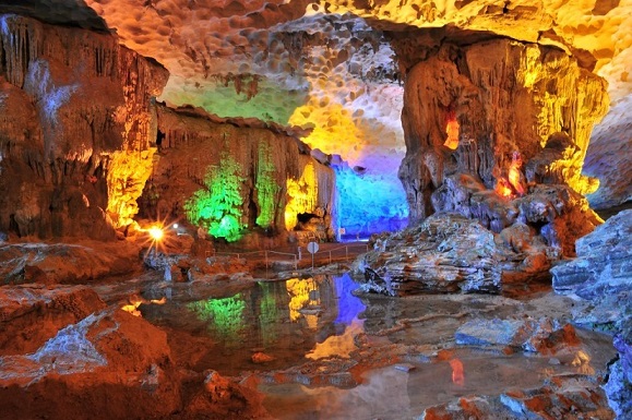 Những hang động tuyệt đẹp trên Vịnh Hạ Long