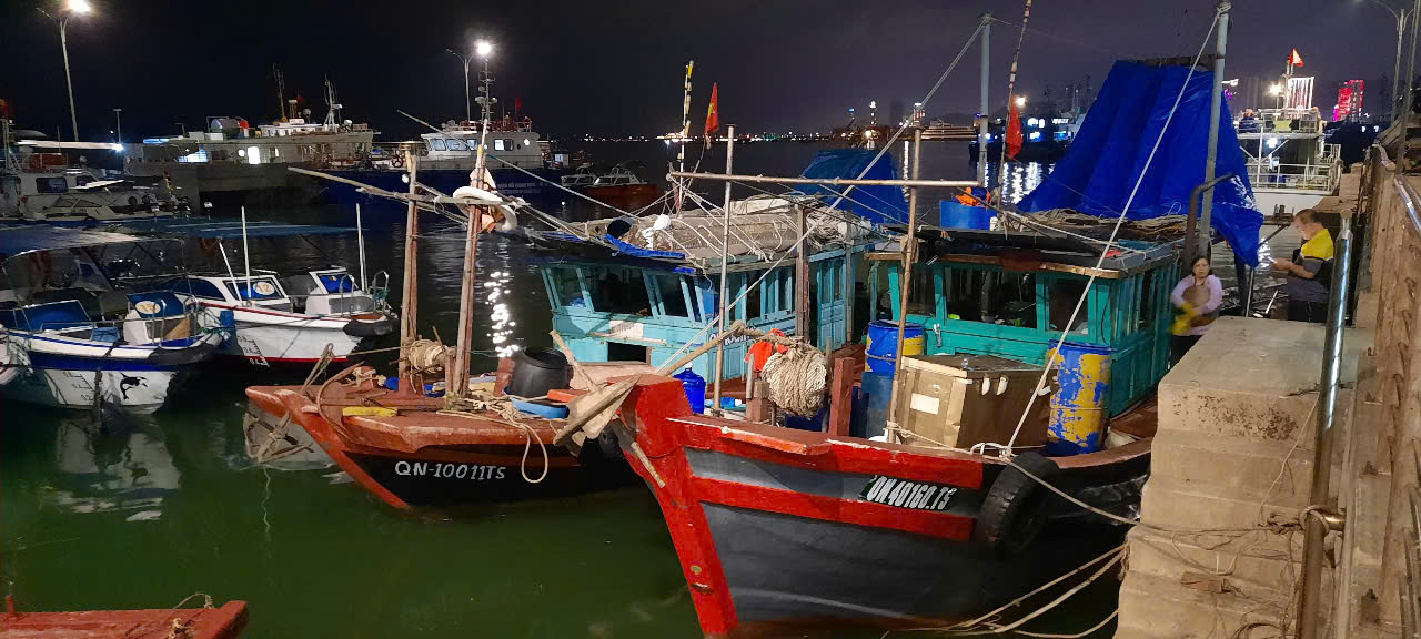 Phát hiện 02 phương tiện khai thác thuỷ sản trái phép trong vùng lõi Di sản