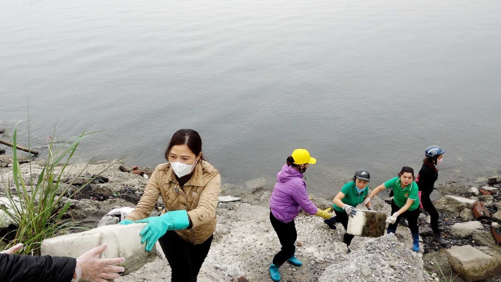 Quyết không để rác thải ảnh hưởng đến Vịnh Hạ Long, Vịnh Bái Tử Long