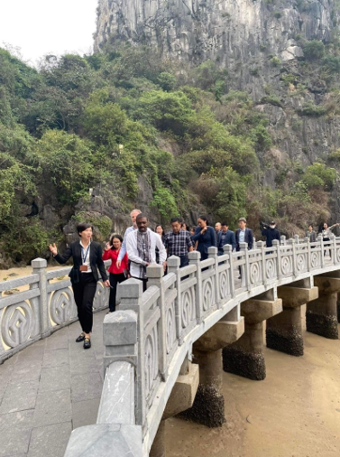 Giám đốc Trung tâm Di sản thế giới UNESCO thăm và khảo sát vịnh Hạ Long