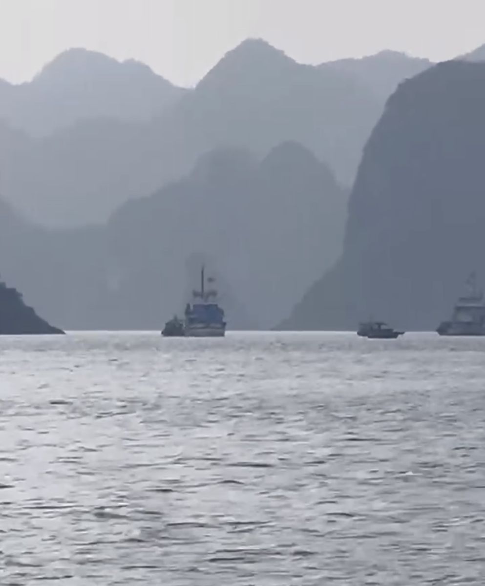 Tiếp tục phát hiện phương tiện có hành vi bám, buộc vào phương tiện đang hành trình chở khách tham quan vịnh Hạ Long