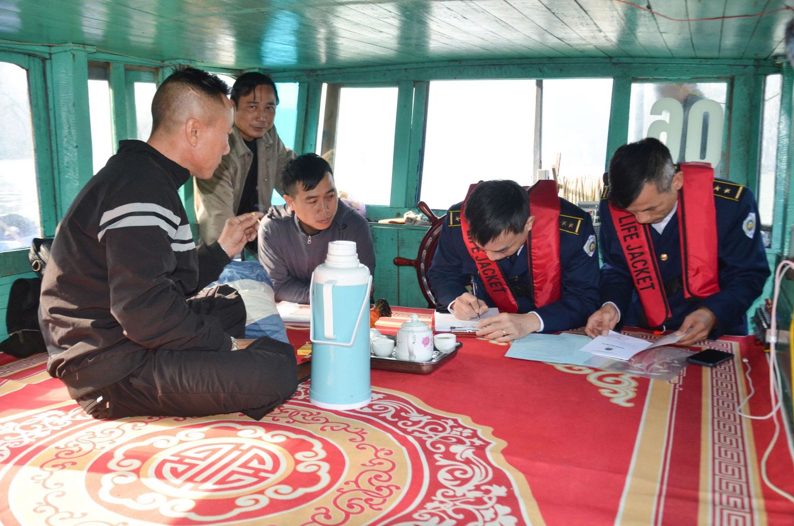 Ký cam kết đảm bảo trật tự, an ninh, an toàn trên vịnh Hạ Long